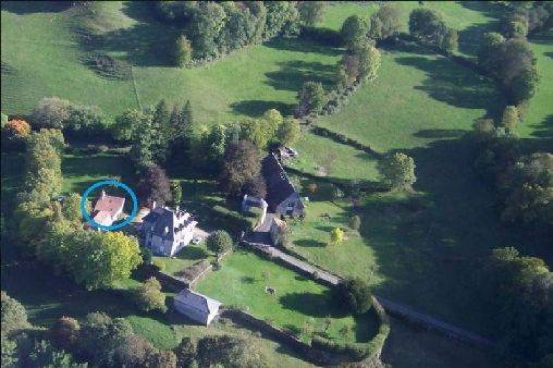 Location de vacances - Gîte à Aurillac - Vue d'Avion de la Propriété et du Parc