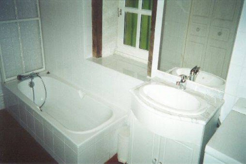 Location de vacances - Gîte à Aurillac - La Salle de Bain du Bas