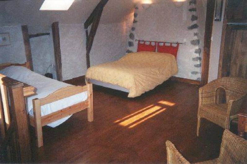 Location de vacances - Gîte à Aurillac - La chambre de l'étage sur toute la surface de la pièce à vivre du Bas