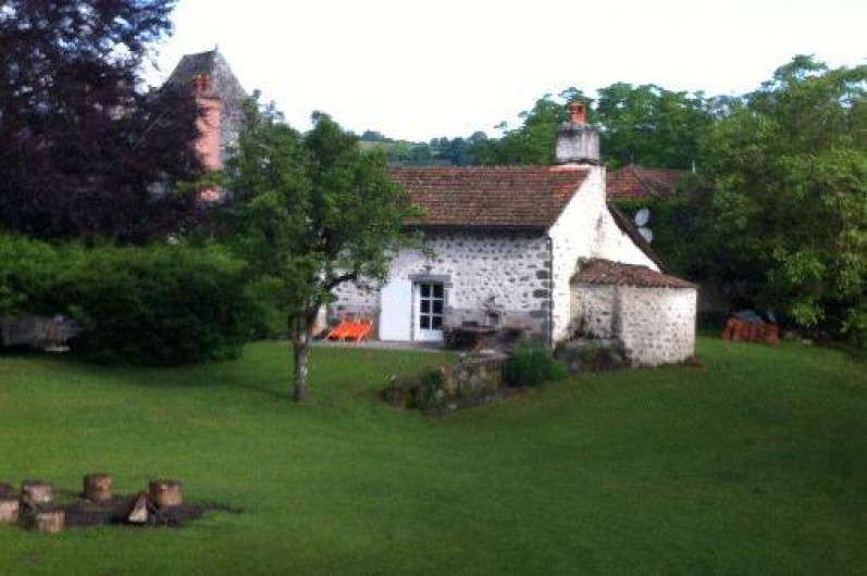 Location de vacances - Gîte à Aurillac - Le Gîte et sa Terrasse Plein Sud - Le Fournil à l'arrière