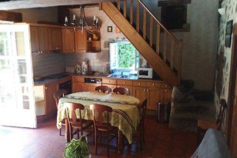 Location de vacances - Gîte à Aurillac - La cuisine intégrée