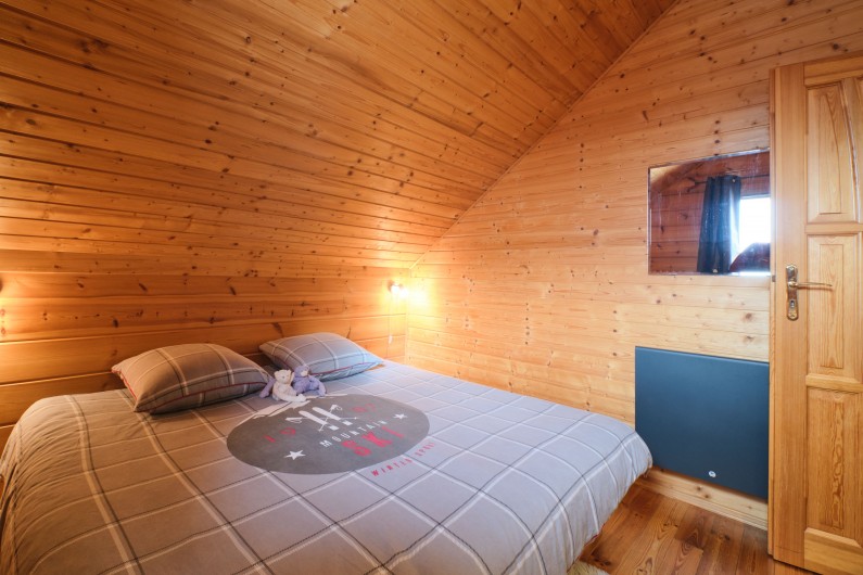 Location de vacances - Chalet à La Joue du Loup - Chambre avec lit double transformable en 2 lits simples