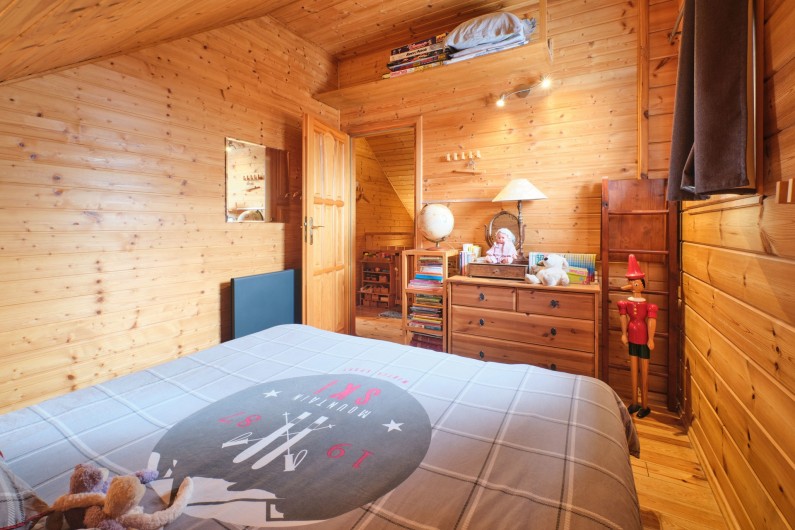 Location de vacances - Chalet à La Joue du Loup - Chambre avec lit double transformable en 2 lits simples