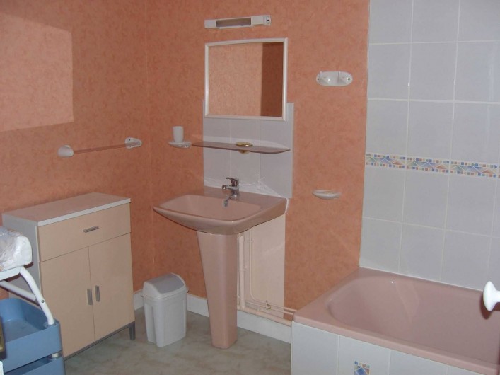 Location de vacances - Gîte à Sainte-Honorine-des-Pertes - Salle de bain du Gîte A