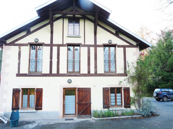 Location de vacances - Appartement à Ban-de-Laveline - au rez de chaussée grand gite au premier petit et moyen gite à droite parking