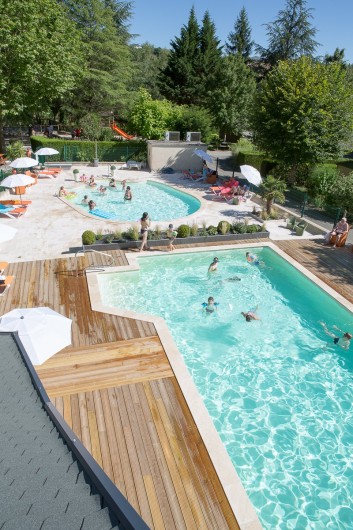 Location de vacances - Chalet à Rieupeyroux - Piscine
