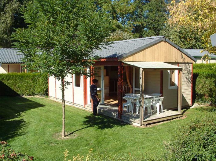 Location de vacances - Chalet à Rieupeyroux - Chalet dans son espace vert