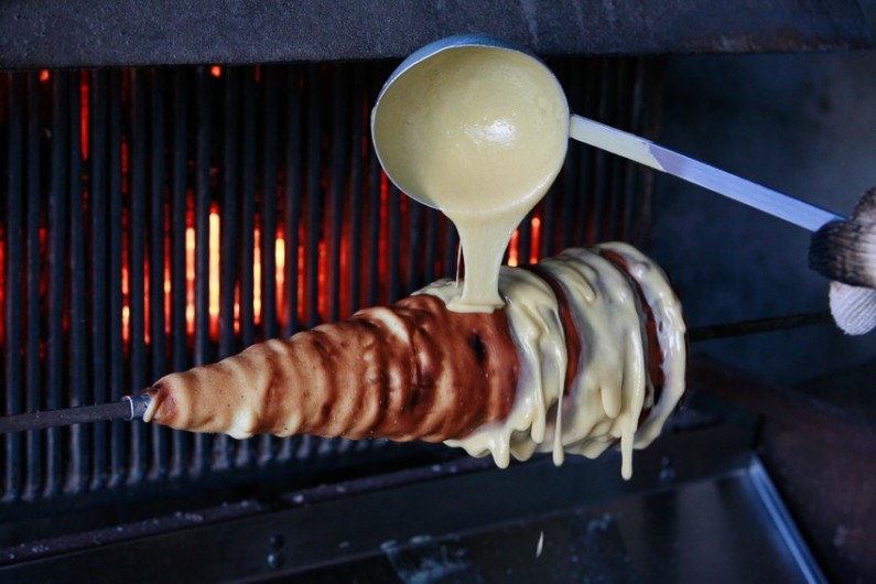 Location de vacances - Chalet à Rieupeyroux - Gâteau à la broche