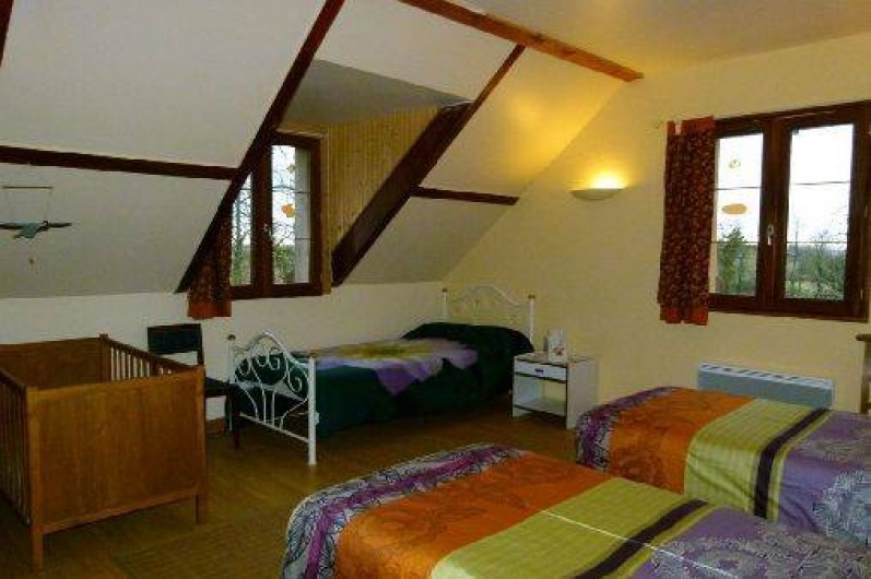 Location de vacances - Gîte à Outines - Chambre Les Grues cendrées 2 lits 90 x 200 + 1 lit + lit bb