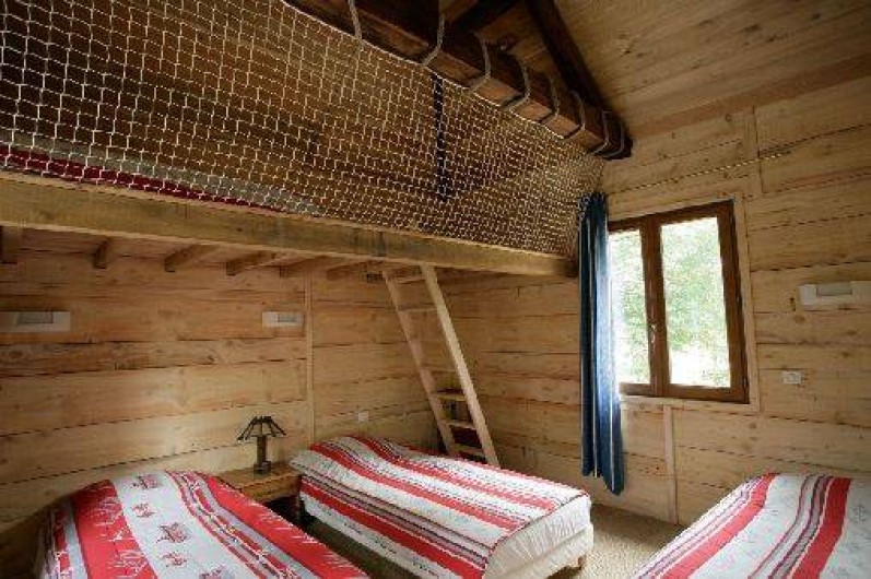 Location de vacances - Gîte à Outines - Chambre L'Aigle Pygargue 2 lits 90 x 200 + 2 lits 90 x 190