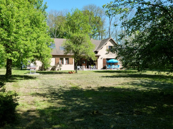 Location de vacances - Gîte à Outines - Vaste parc boisé et jardin de 1 ha