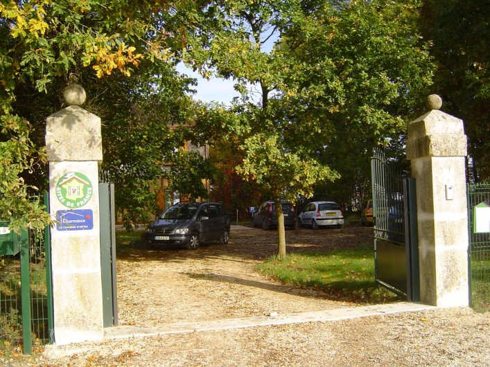 Location de vacances - Gîte à Outines - Portail automatique et parking privatif