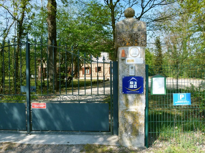 Location de vacances - Gîte à Outines - Accès par portail automatique