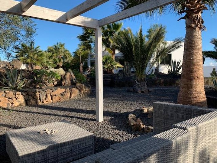 Location de vacances - Villa à Lajares - coin apero jardin