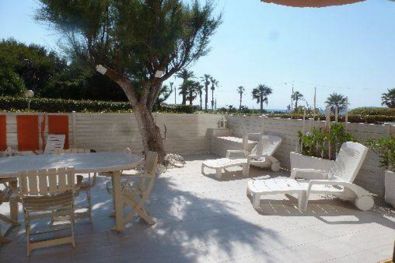 Location de vacances - Appartement à Six-Fours-les-Plages - La terrasse coté mer