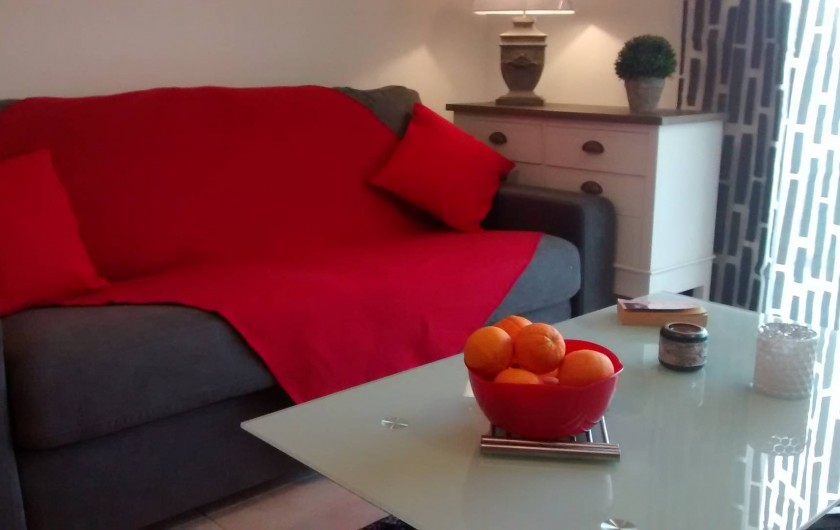 Location de vacances - Appartement à Calvi - salon donnant sur terasse baie vitrée