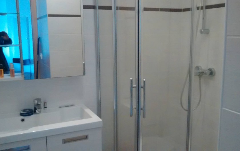 Location de vacances - Appartement à Calvi - salle de bain