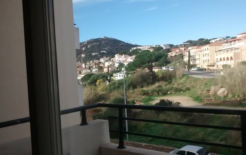 Location de vacances - Appartement à Calvi - terasse vue montagne