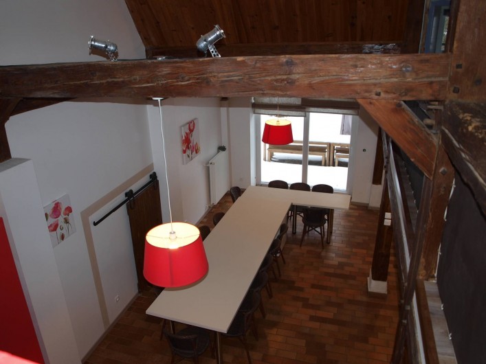 Location de vacances - Gîte à Corcieux - La cuisine ouverte vue de la mezzanine