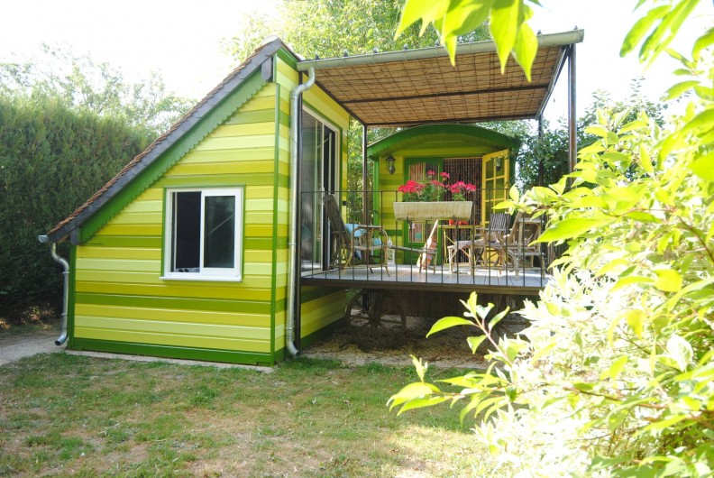 Location de vacances - Chambre d'hôtes à Marchais - Roulotte avec spa privatif