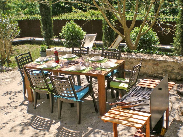 Location de vacances - Gîte à Tharaux - Salle à manger d'été,  sa plancha