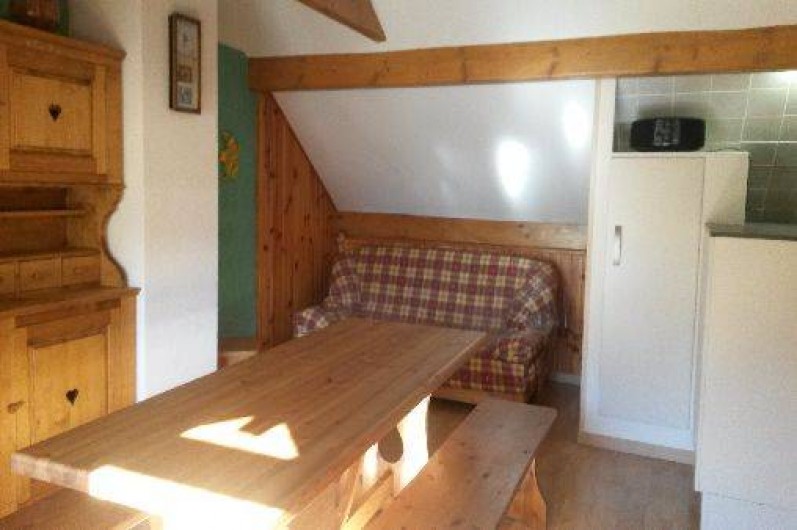 Location de vacances - Appartement à Thônes - la pièce à vivre sous un autre angle