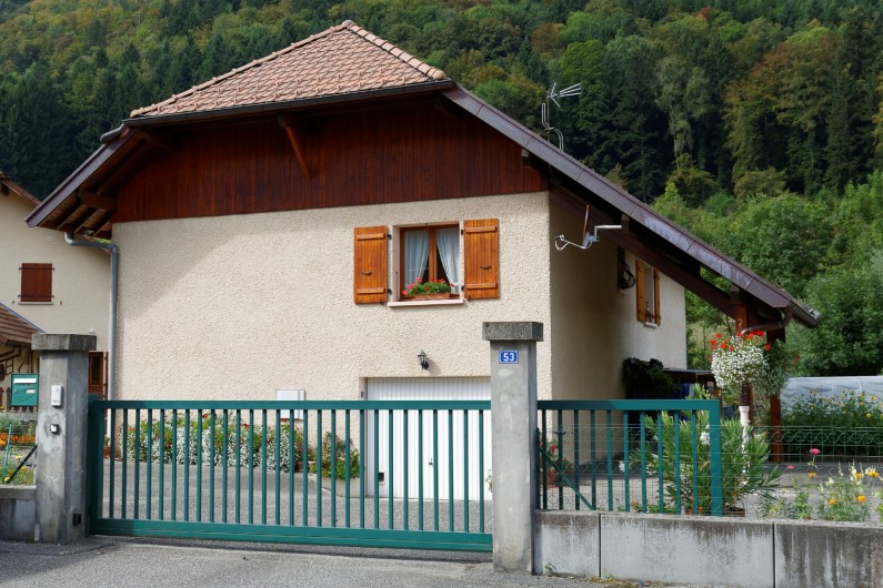 Location de vacances - Appartement à Thônes - La villa entièrement close et  un abri voiture qui vous est réservé