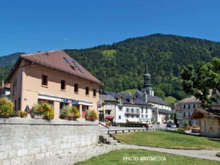 Location de vacances - Appartement à Thônes - A 600 m, le village de Thônes , ses commerces et toutes ses commodités
