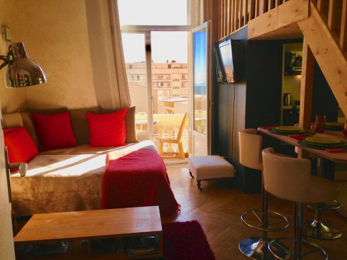Location de vacances - Appartement à Monaco-Ville - à droite côté repas pour 3/4 Personnes