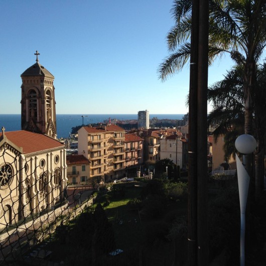 Location de vacances - Appartement à Monaco-Ville - la vue de la maison vers Monaco et l'église St Joseph de Beausoleil