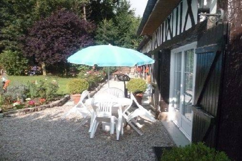 Location de vacances - Gîte à Saint-Sauveur-d'Émalleville - La terrasse