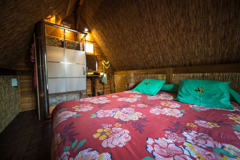 Location de vacances - Insolite à Allauch - Chambre cabane Tahitienne