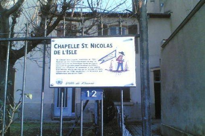 Location de vacances - Gîte à Roanne - Plaque devant la maison (monument historique)