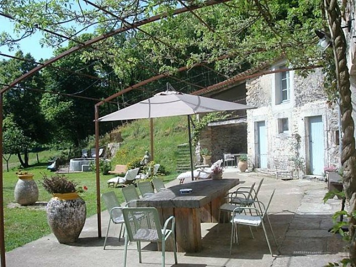 Location de vacances - Mas à Courniou - la terrasse