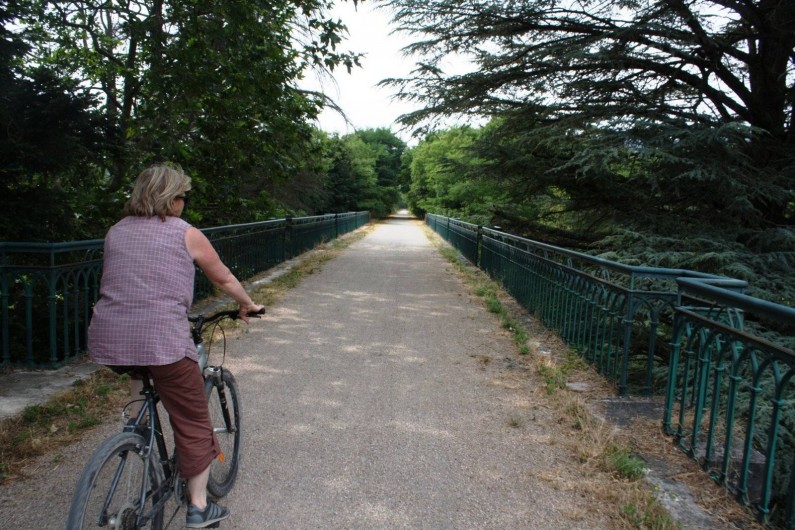 Location de vacances - Mas à Courniou - la voie verte "Passa païs"