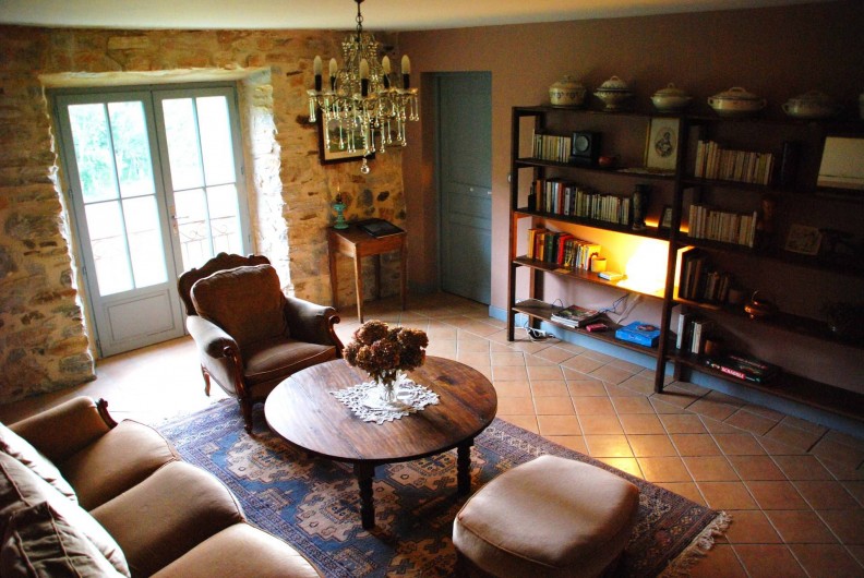 Location de vacances - Mas à Courniou - un salon