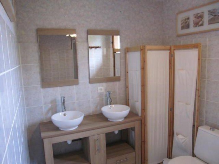 Location de vacances - Maison - Villa à Mauzac-et-Grand-Castang - salle de bain 1er étage avec douche et wc