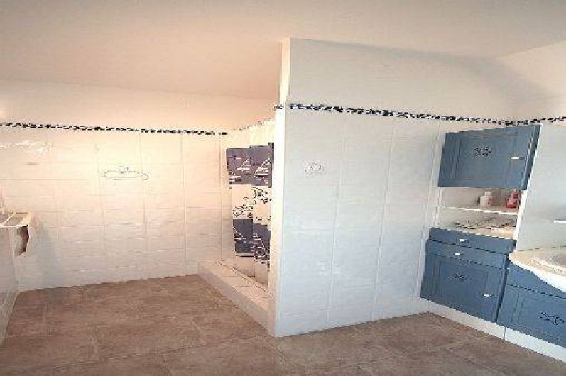 Location de vacances - Chambre d'hôtes à Vedène - Salle d'eau Chambre Tournesol