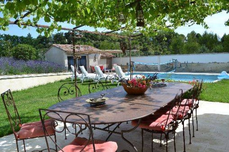 Location de vacances - Villa à Saint-Saturnin-lès-Apt - terrasse ombragée
