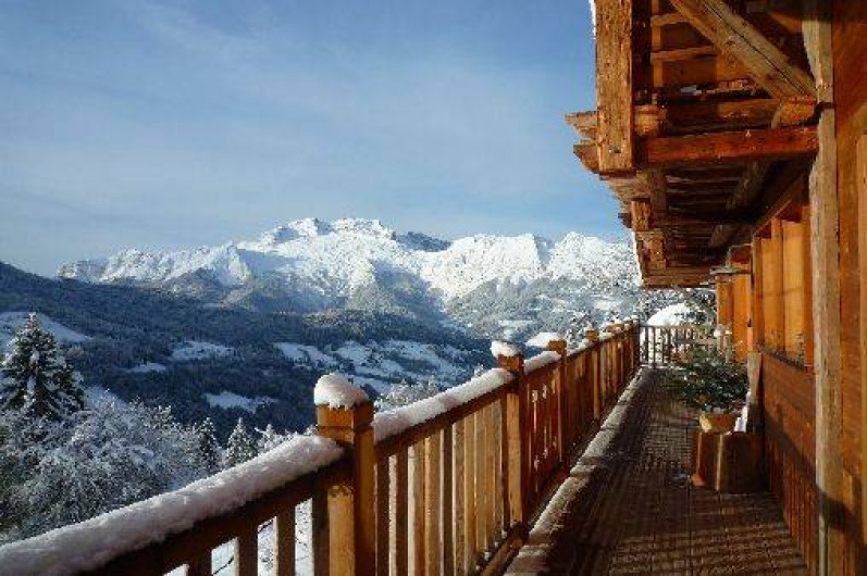 Location de vacances - Chalet à Manigod - Vue sur la Tournette depuis le balcon sud