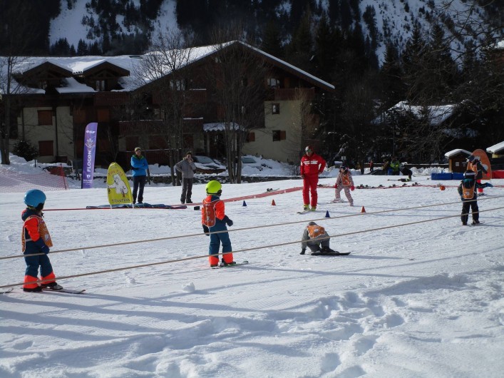 Location de vacances - Appartement à Pralognan-la-Vanoise - Le club des oursons devant La Ferme de Pralognan
