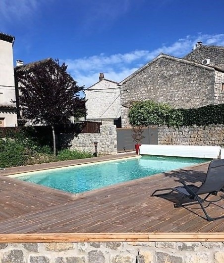 Location de vacances - Gîte à Saint-Alban-Auriolles - piscine entrée portail
