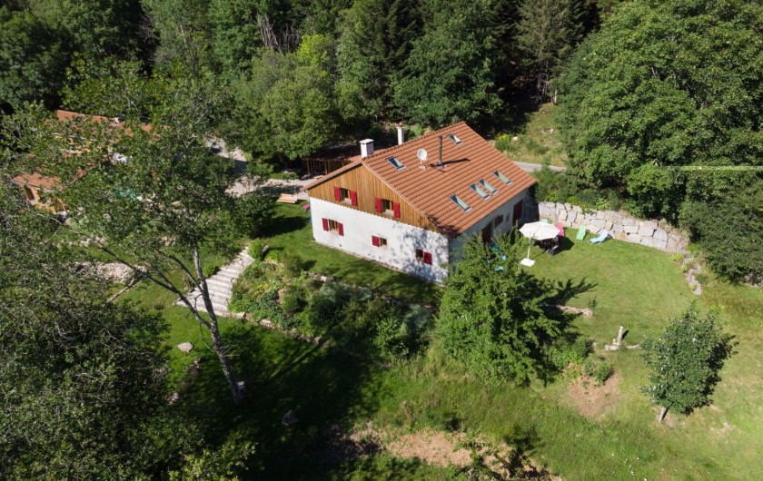 Location de vacances - Gîte à Arrentès-de-Corcieux - Le gîte vu par drone