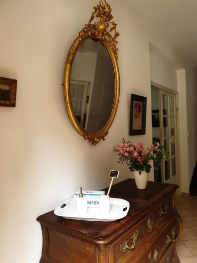 Location de vacances - Chambre d'hôtes à Saint-Martin-le-Vieil - Dès l'entrée, mesures sanitaires ....