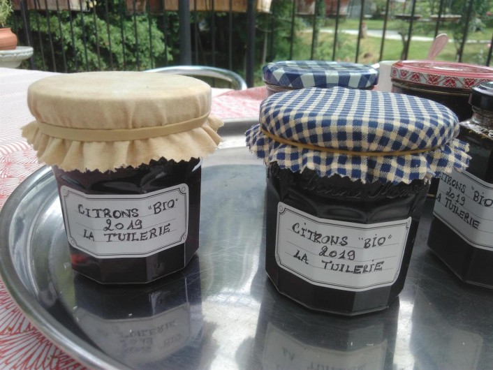 Location de vacances - Chambre d'hôtes à Saint-Martin-le-Vieil - Confiture "maison"...miam!