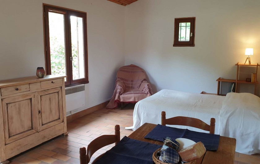 Location de vacances - Chambre d'hôtes à Saint-Martin-le-Vieil - Séjour-chambre gîte Le Verger de Villelongue