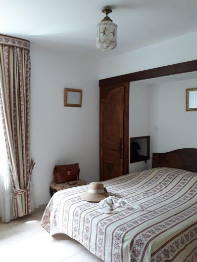 Location de vacances - Chambre d'hôtes à Saint-Martin-le-Vieil - Chambre parentale Rossignol 1