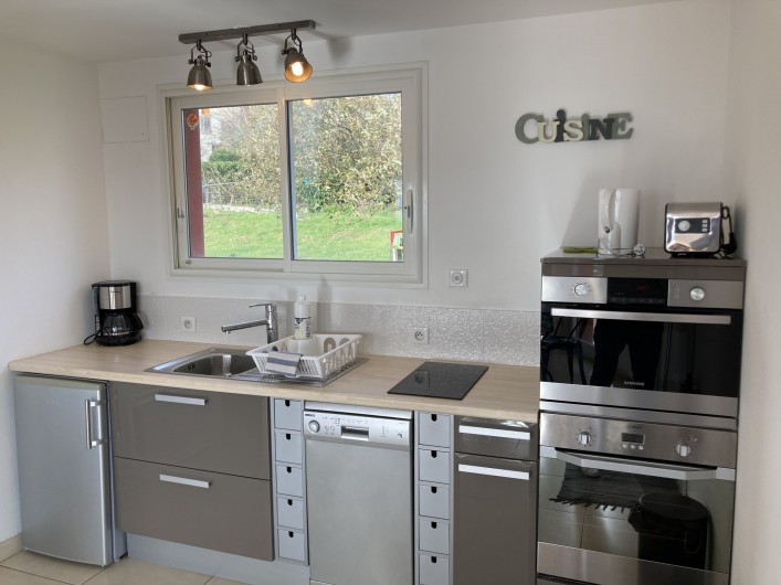 Location de vacances - Appartement à Saissac - cuisine entièrement équipée et moderne