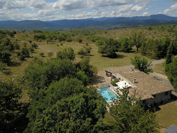 Location de vacances - Villa à Labeaume - L' orée du bois  du ciel avec  vue panoramique sur les montagnes des Cévennes