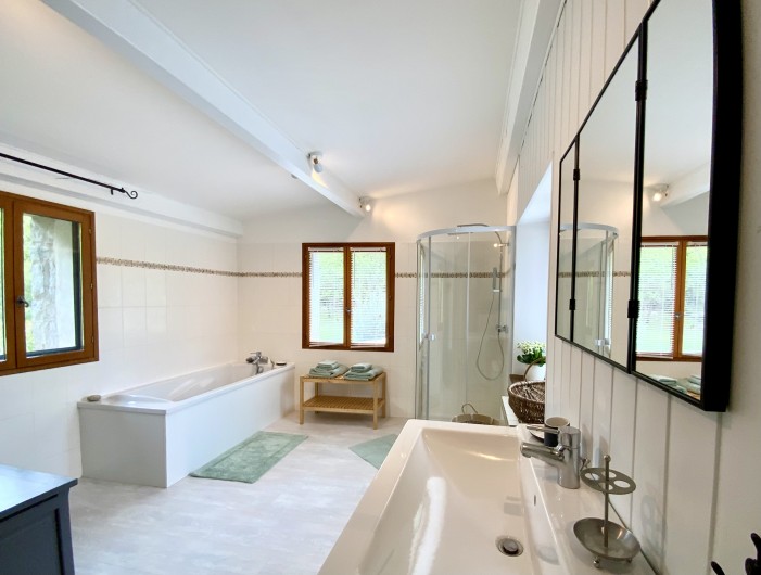 Location de vacances - Villa à Labeaume - Salle de bain suite parentale